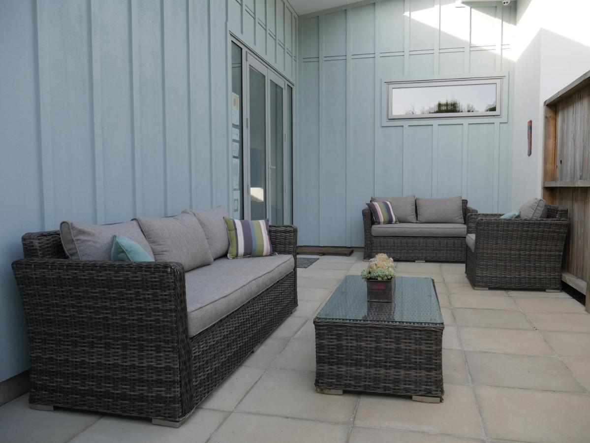 وايكاناي Aston Road Villa Bed & Breakfast المظهر الخارجي الصورة